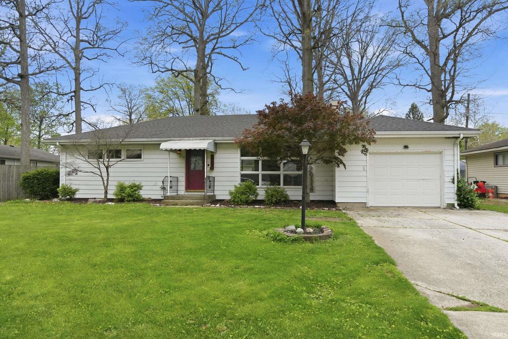 Photo of 2914 Glenwood Avenue, Fort Wayne, IN 46805 (MLS # 202615485)