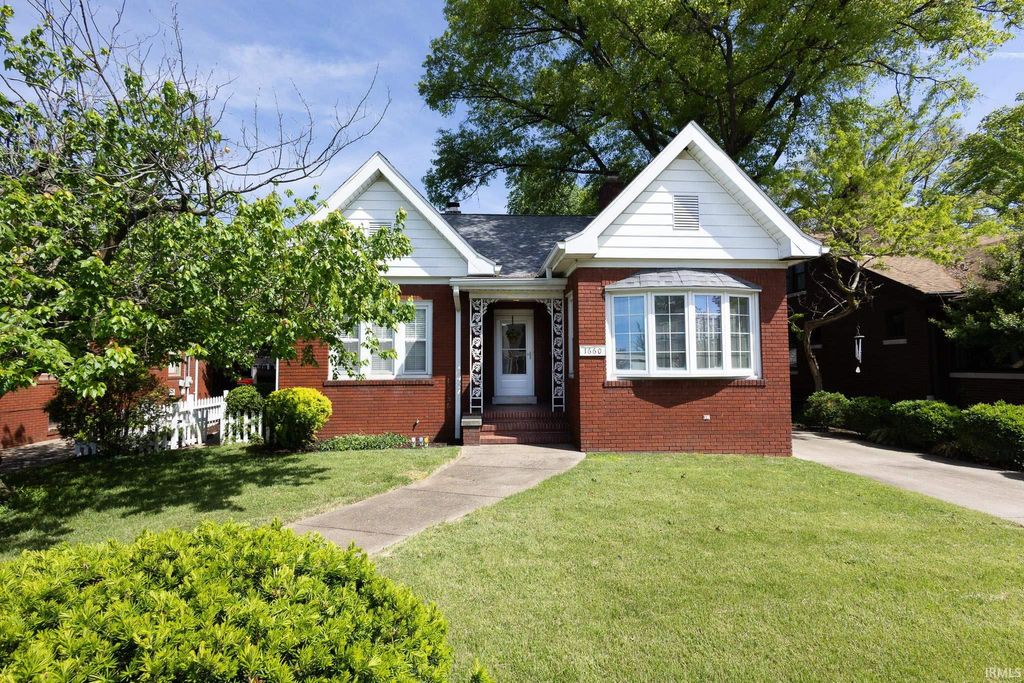 Photo of 1660 Lincoln Avenue, Evansville, IN 47714 (MLS # 202614193)