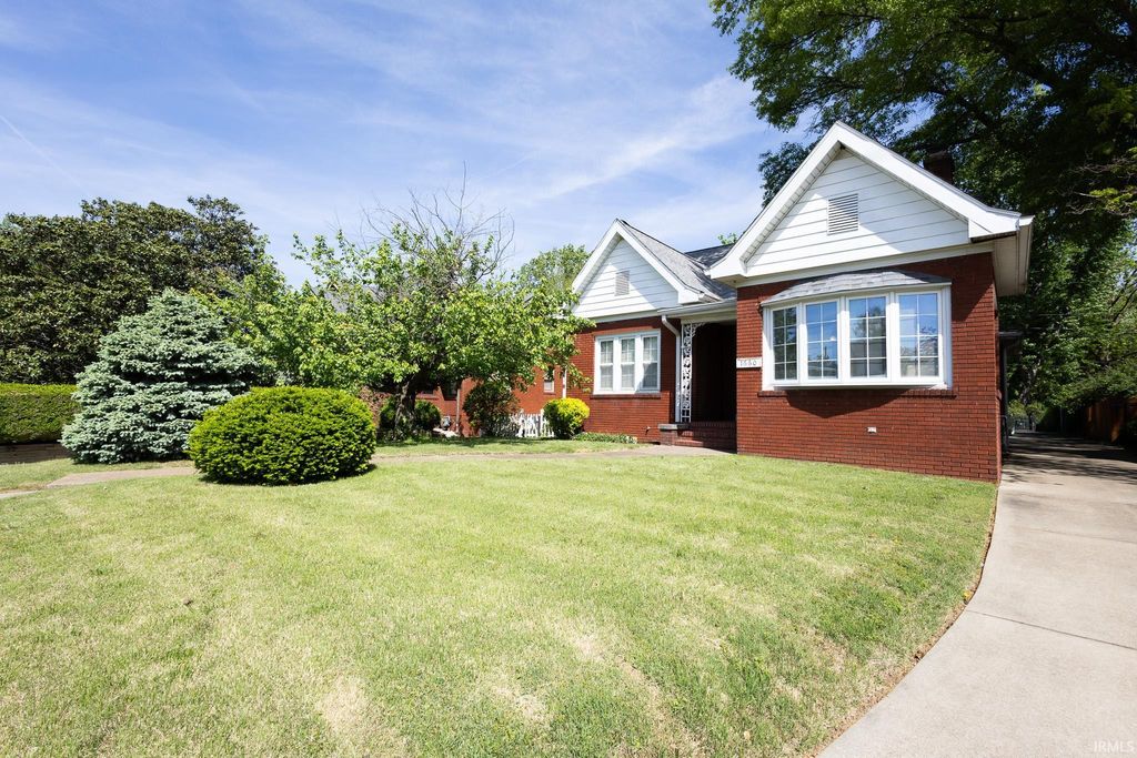 Photo of 1660 Lincoln Avenue, Evansville, IN 47714 (MLS # 202614193)