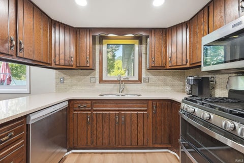 Tiny photo for 1310 Windsor Woods Boulevard, Fort Wayne, IN 46845 (MLS # 202643705)