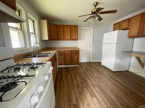 Tiny photo for 1004 E WHEELER Street, Kokomo, IN 46902 (MLS # 202642768)
