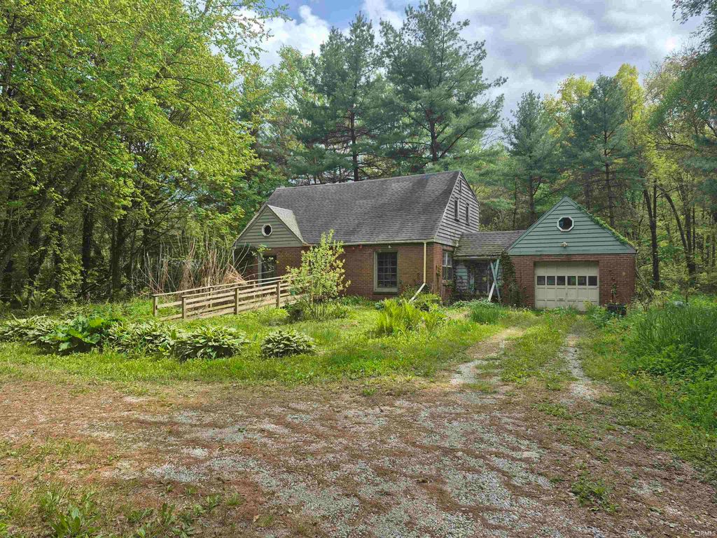 Photo of 18286 Roosevelt Road, South Bend, IN 46614 (MLS # 202617419)