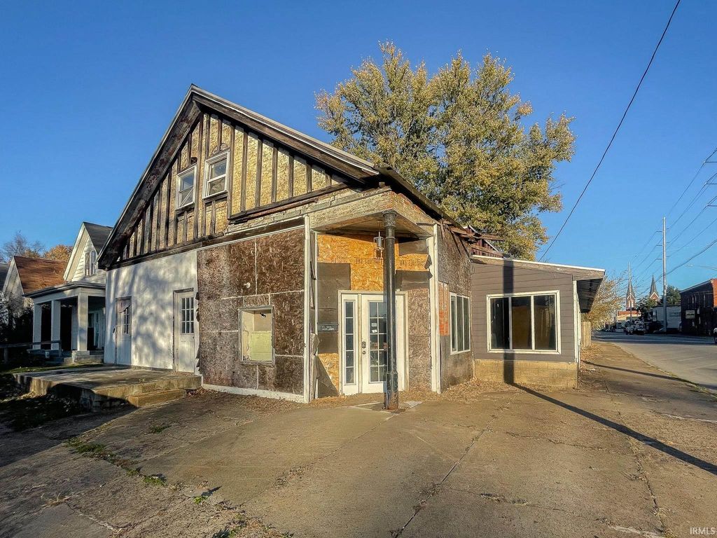 Photo of 801 N 4th Avenue, Evansville, IN 47710 (MLS # 202546050)