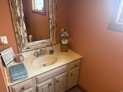 Tiny photo for 6607 E Red Road, Vincennes, IN 47591 (MLS # 202643561)
