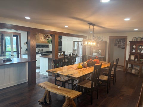 Tiny photo for 6607 E Red Road, Vincennes, IN 47591 (MLS # 202643561)