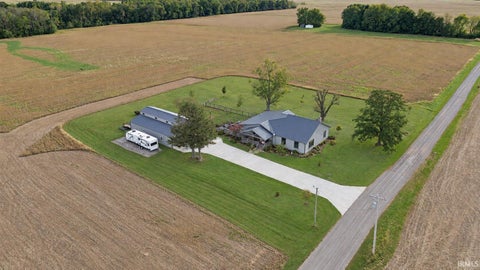 Photo of 6607 E Red Road, Vincennes, IN 47591 (MLS # 202643561)