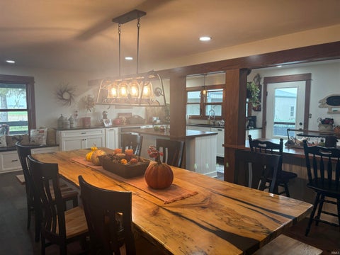 Tiny photo for 6607 E Red Road, Vincennes, IN 47591 (MLS # 202643561)