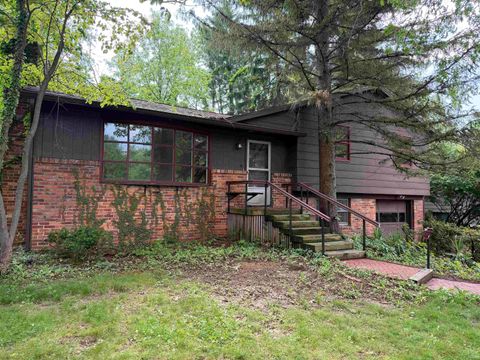 Photo of 114 N Glenwood Avenue, Bloomington, IN 47408 (MLS # 202621075)