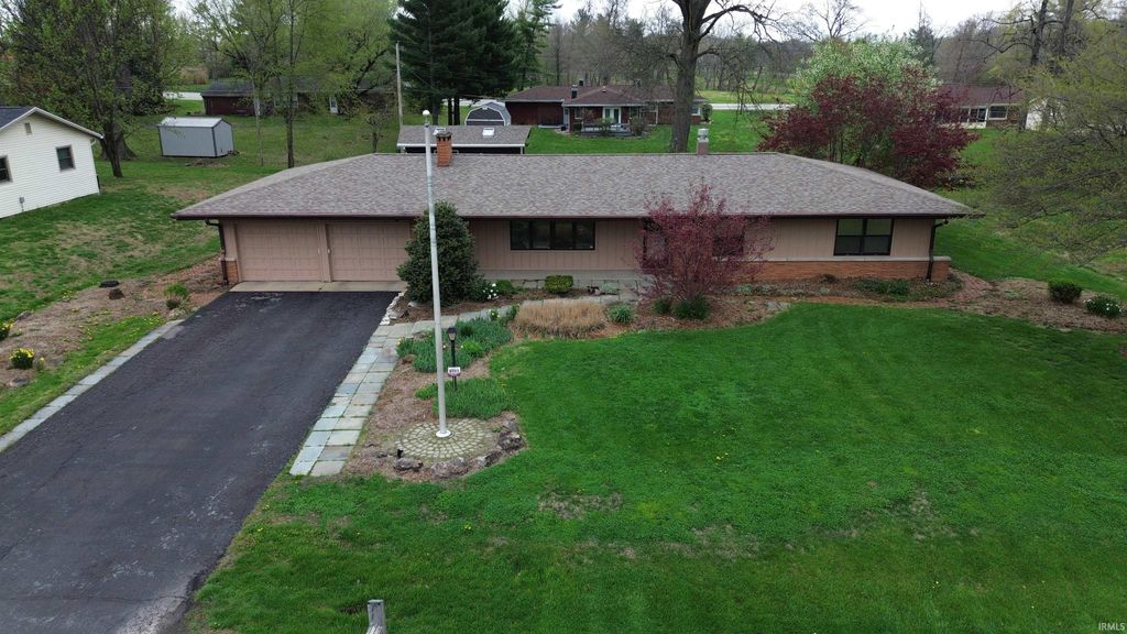 Photo of 684 W Greenbrier Lane, Sullivan, IN 47882 (MLS # 202611526)