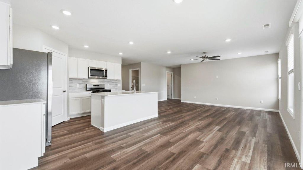 Photo of 1010 Butler Lake Court, Fort Wayne, IN 46818 (MLS # 202538370)