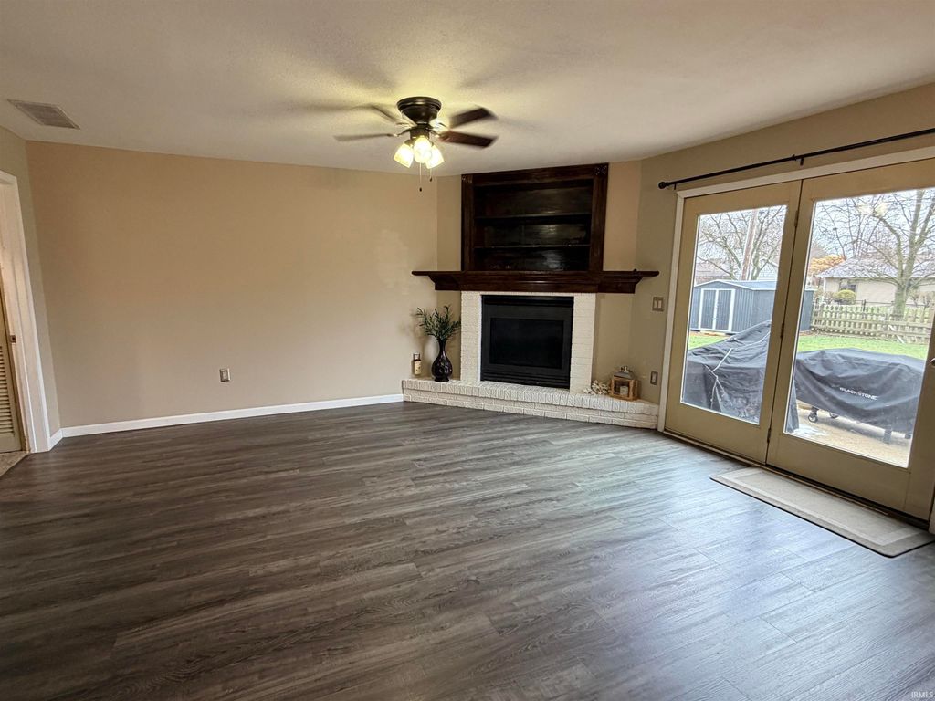 Photo of 1405 Kenwood Drive, Bluffton, IN 46814 (MLS # 202548573)