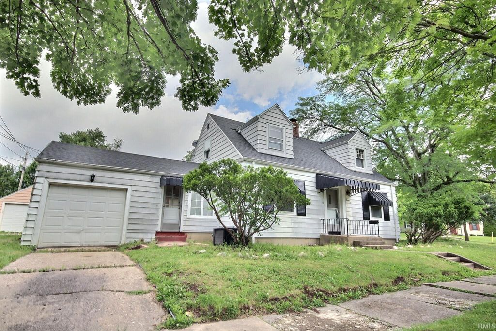 Photo of 702 W Pettit Avenue, Fort Wayne, IN 46807 (MLS # 202626335)