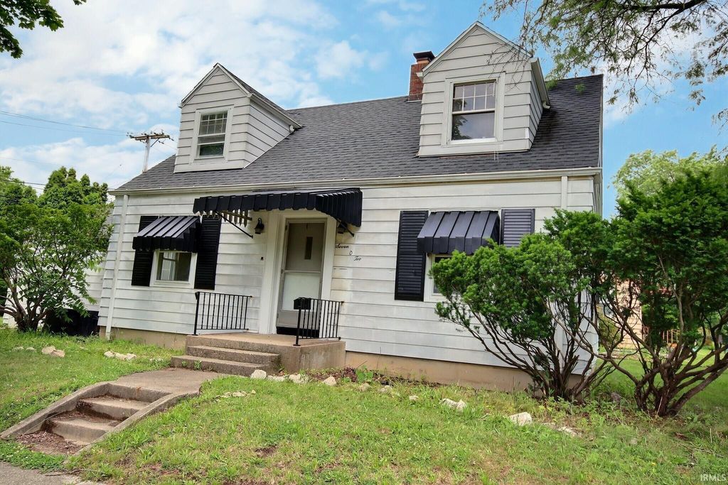 Photo of 702 W Pettit Avenue, Fort Wayne, IN 46807 (MLS # 202626335)