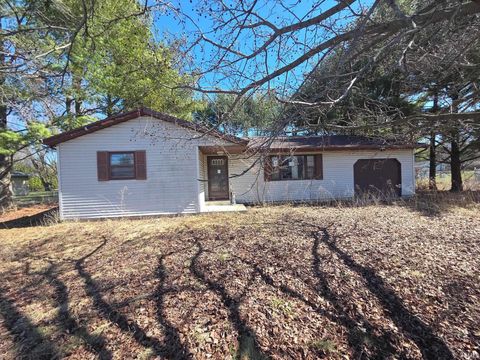 Photo of 1567 Elizabeth Avenue, Rochester, IN 46975 (MLS # 202615569)