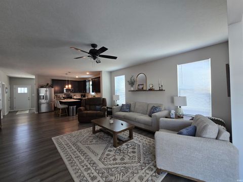 Tiny photo for 910 HIGHLAND SPRINGS Lane, Kokomo, IN 46902 (MLS # 202605085)