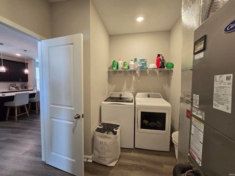 Tiny photo for 910 HIGHLAND SPRINGS Lane, Kokomo, IN 46902 (MLS # 202605085)