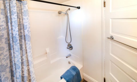 Tiny photo for 725 E Oregon Road, Evansville, IN 47711 (MLS # 202644910)