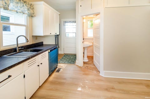 Tiny photo for 725 E Oregon Road, Evansville, IN 47711 (MLS # 202644910)