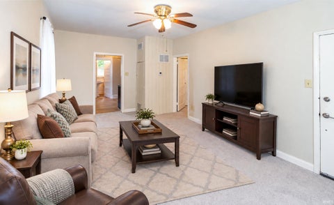 Tiny photo for 725 E Oregon Road, Evansville, IN 47711 (MLS # 202644910)