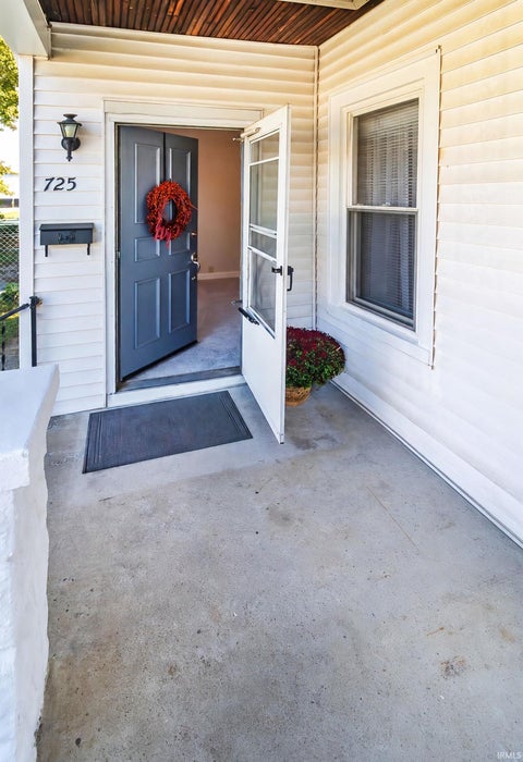 Tiny photo for 725 E Oregon Road, Evansville, IN 47711 (MLS # 202644910)