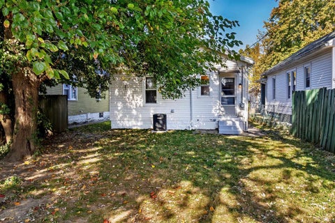 Tiny photo for 725 E Oregon Road, Evansville, IN 47711 (MLS # 202644910)