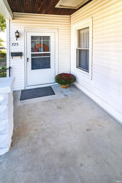 Tiny photo for 725 E Oregon Road, Evansville, IN 47711 (MLS # 202644910)