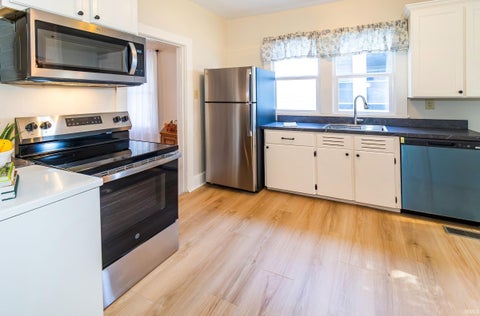 Tiny photo for 725 E Oregon Road, Evansville, IN 47711 (MLS # 202644910)