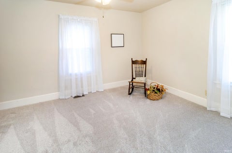 Tiny photo for 725 E Oregon Road, Evansville, IN 47711 (MLS # 202644910)