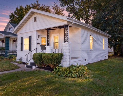 Tiny photo for 725 E Oregon Road, Evansville, IN 47711 (MLS # 202644910)