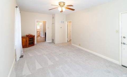 Tiny photo for 725 E Oregon Road, Evansville, IN 47711 (MLS # 202644910)