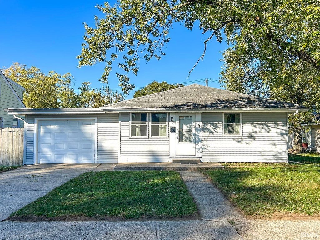 Photo of 312 E Lowell Avenue, Mishawaka, IN 46545 (MLS # 202644135)