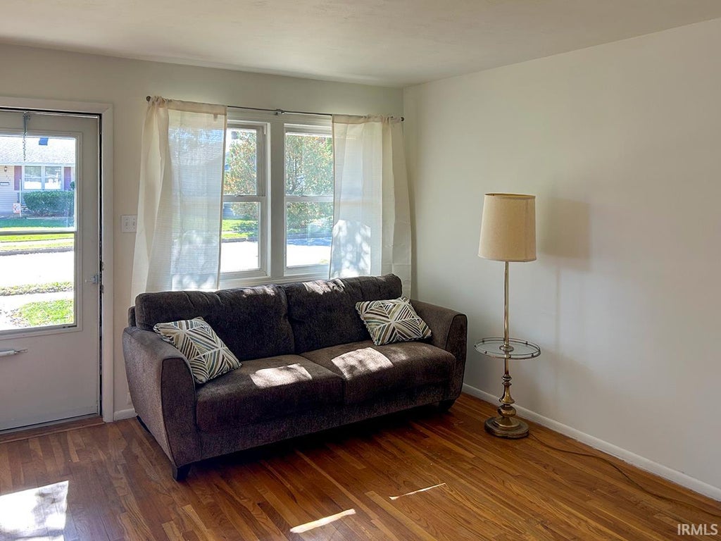 Photo of 312 E Lowell Avenue, Mishawaka, IN 46545 (MLS # 202644135)