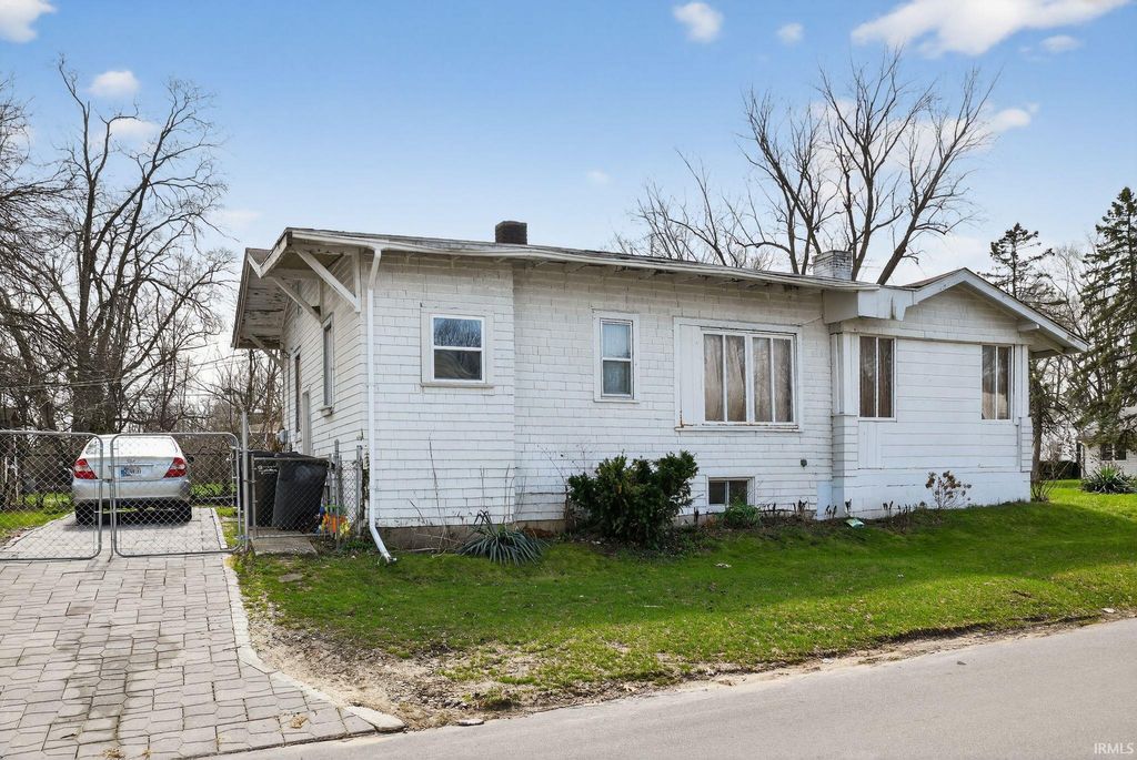 Photo of 1526 N Olive Street, South Bend, IN 46628 (MLS # 202610355)