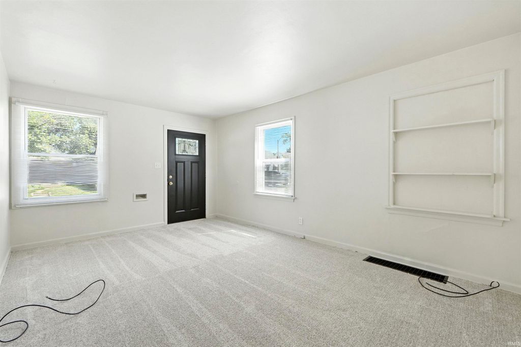 Photo of 4126 Bowser Avenue, Fort Wayne, IN 46806 (MLS # 202538256)