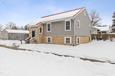 Photo of 808 Rose Street, Elkhart, IN 46514 (MLS # 202548552)