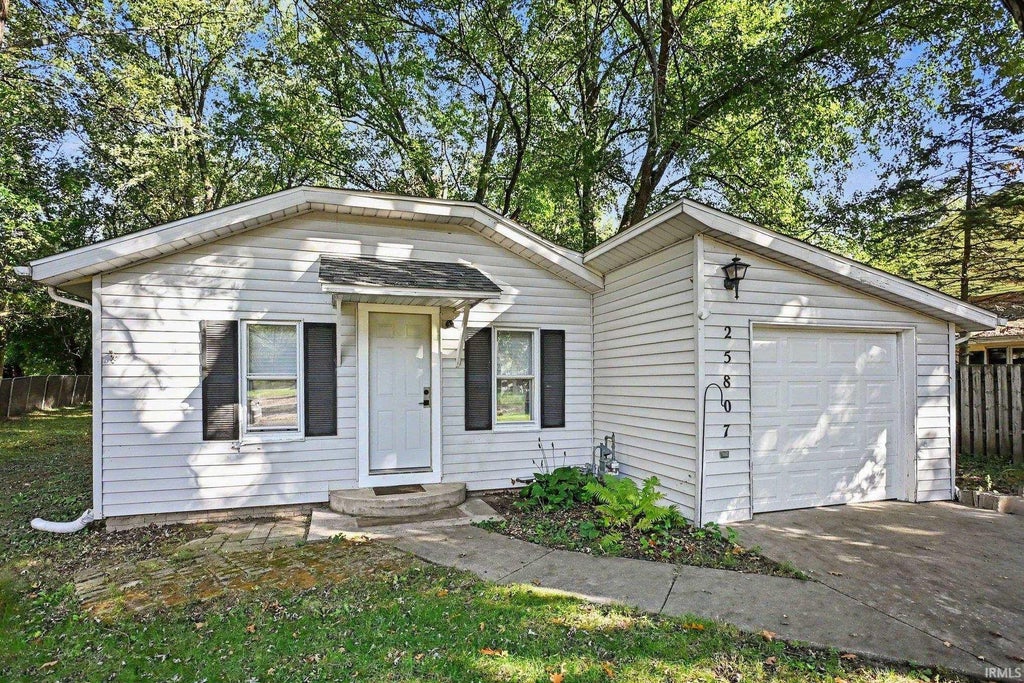 Photo of 25807 Coolidge Avenue, Elkhart, IN 46517 (MLS # 202641670)