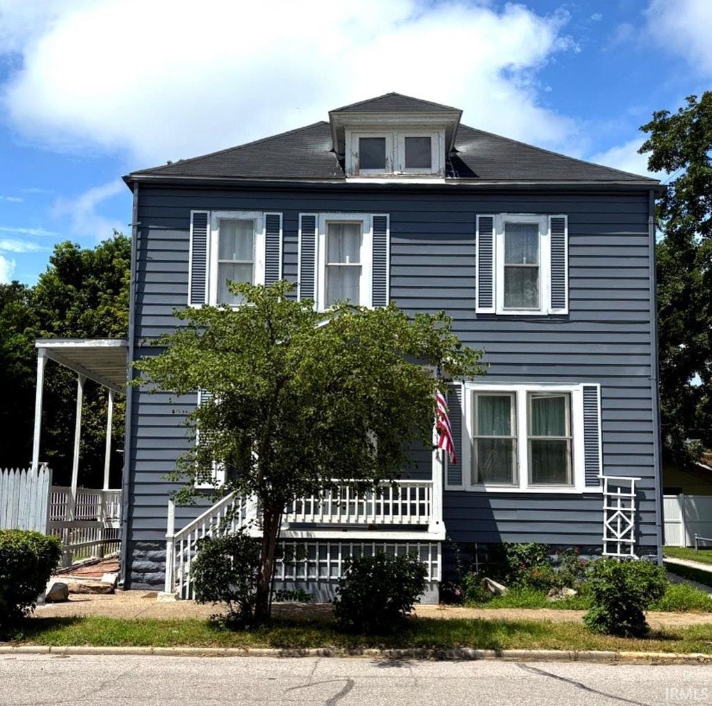 Photo of 227 S 7th Street, Vincennes, IN 47591 (MLS # 202549197)