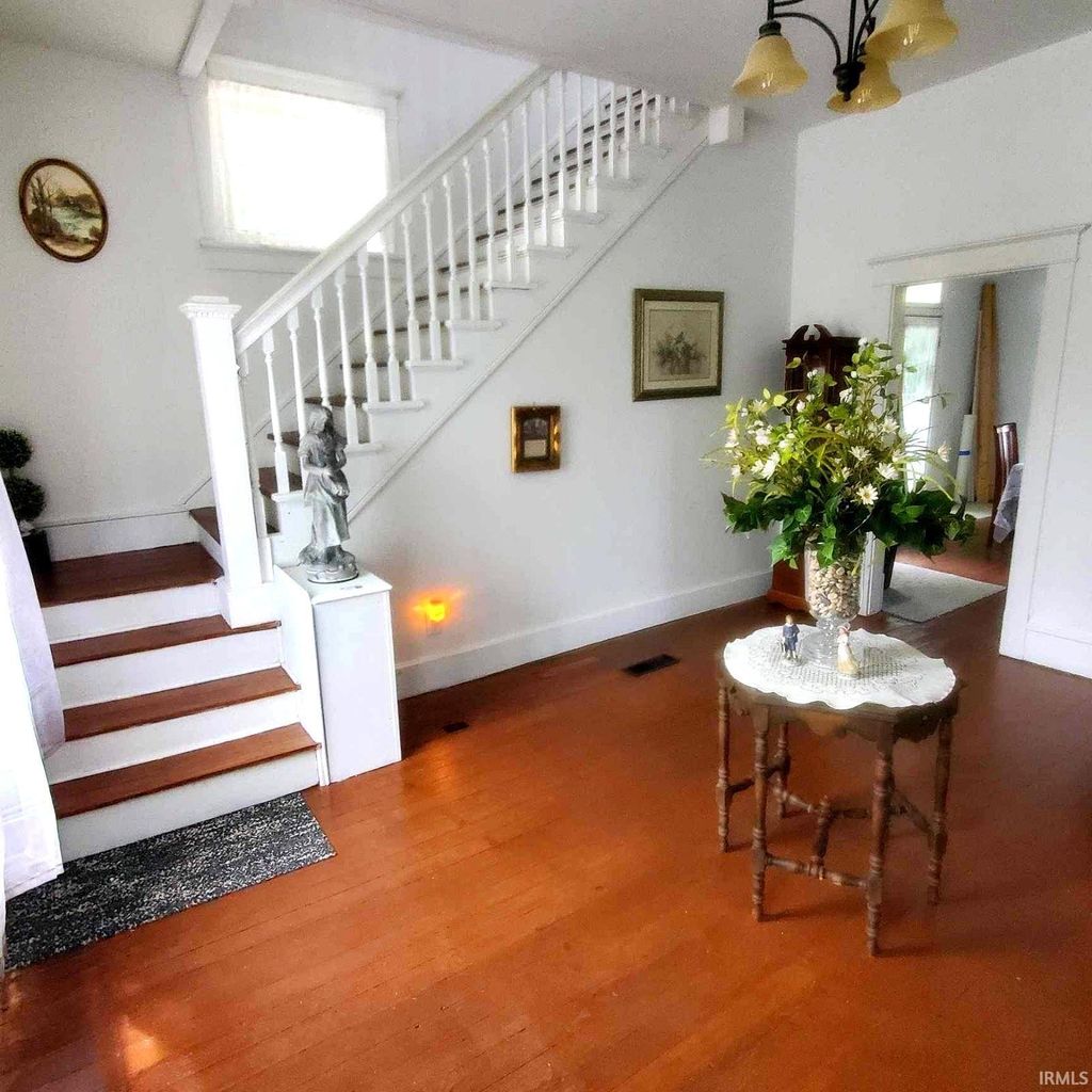 Photo of 227 S 7th Street, Vincennes, IN 47591 (MLS # 202549197)