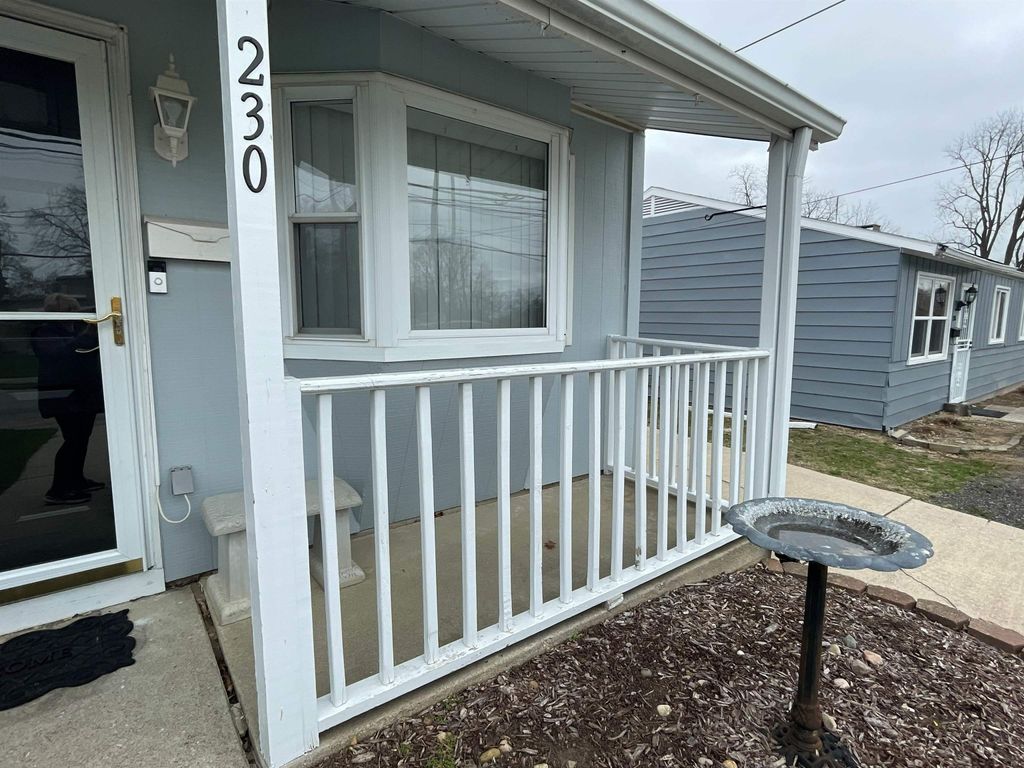 Photo of 230 Russell Avenue, Fort Wayne, IN 46808 (MLS # 202609663)