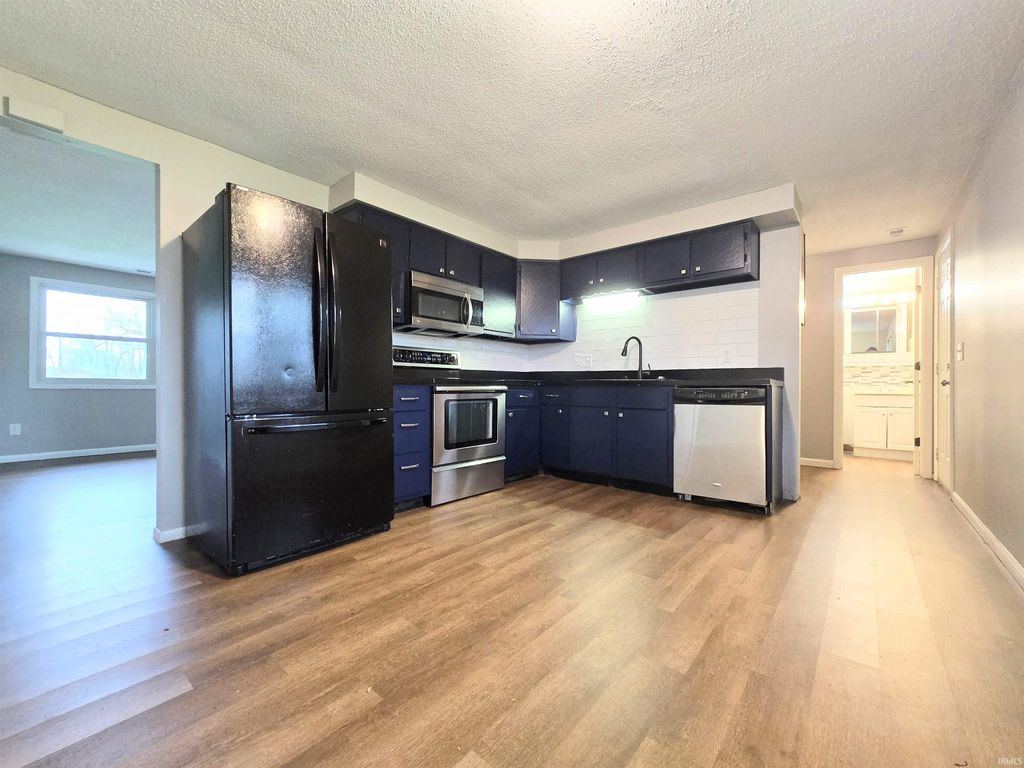 Photo of 1921 Lathrop Drive, Fort Wayne, IN 46808 (MLS # 202613631)