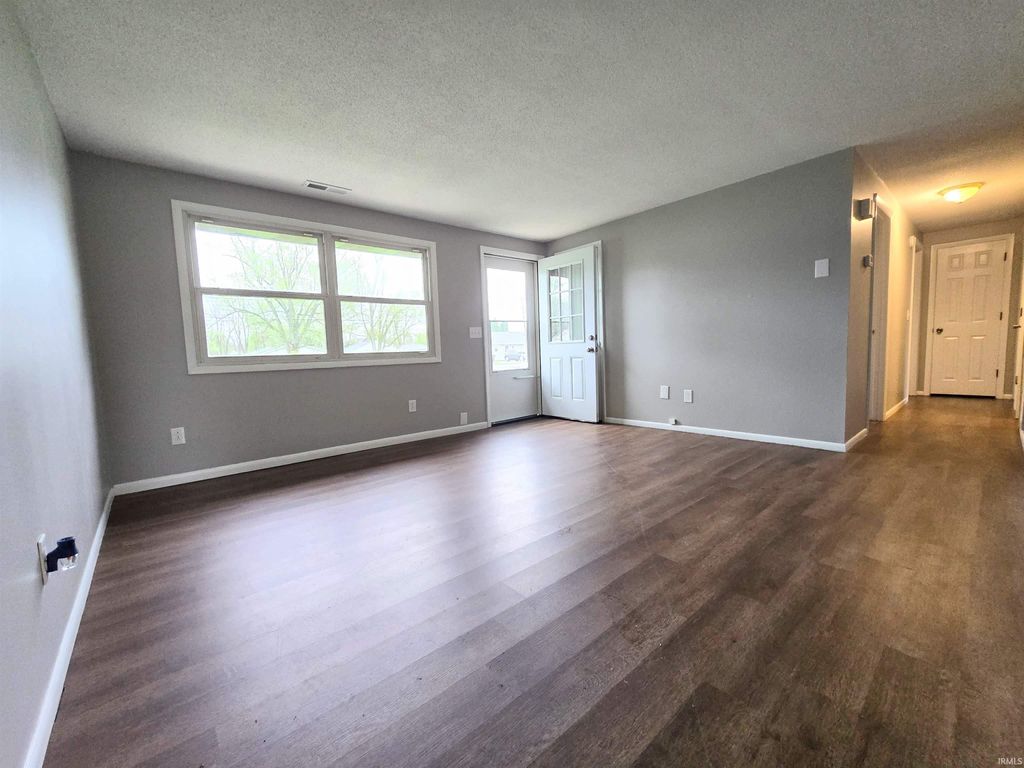 Photo of 1921 Lathrop Drive, Fort Wayne, IN 46808 (MLS # 202613631)