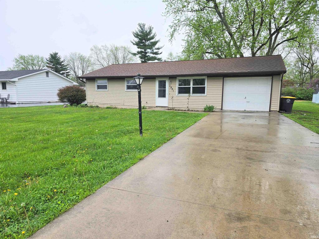 Photo of 1921 Lathrop Drive, Fort Wayne, IN 46808 (MLS # 202613631)