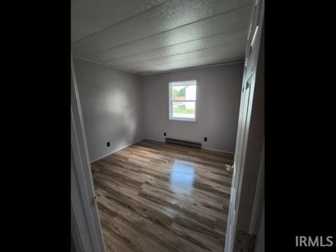 Tiny photo for 1003 W Kickapoo Street, Hartford City, IN 47348 (MLS # 202546667)