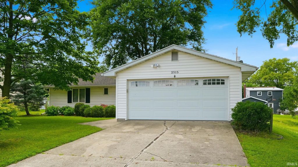 Photo of 2515 Clifton Hills Drive, Fort Wayne, IN 46808 (MLS # 202625881)