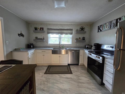 Tiny photo for 3010 GARDEN Place, Kokomo, IN 46902 (MLS # 202636432)