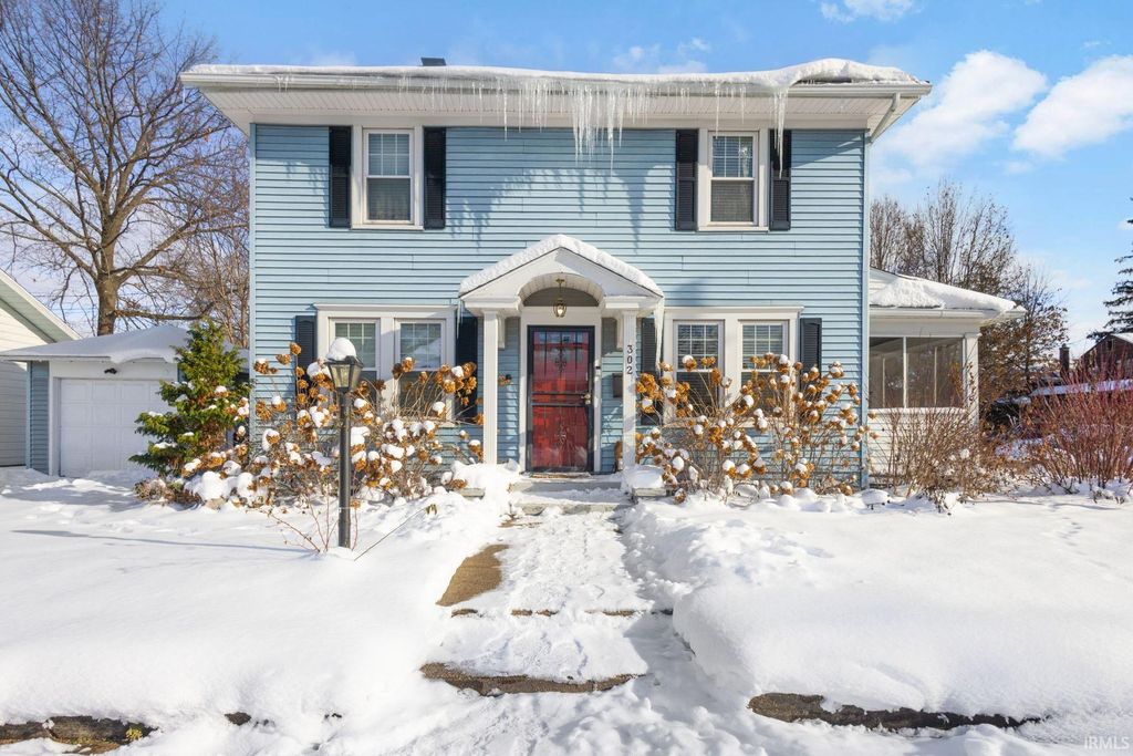 Photo of 302 Walsh Street, South Bend, IN 46617 (MLS # 202548201)