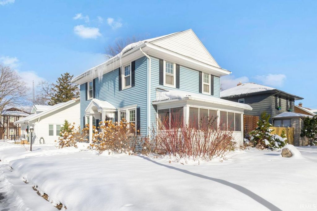 Photo of 302 Walsh Street, South Bend, IN 46617 (MLS # 202548201)