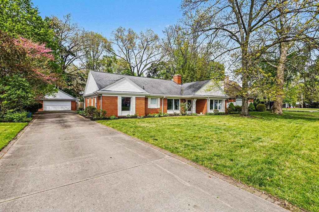 Photo of 1710 Rainbow Bend Boulevard, Elkhart, IN 46514 (MLS # 202615742)