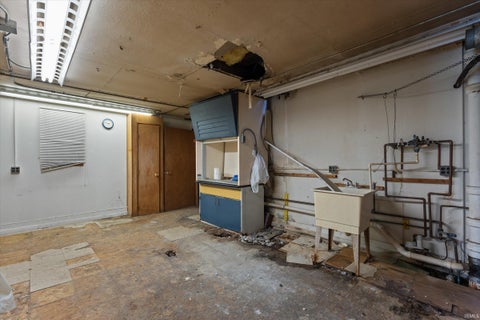 Tiny photo for 113 W Fairview Avenue, South Bend, IN 46614 (MLS # 202632555)