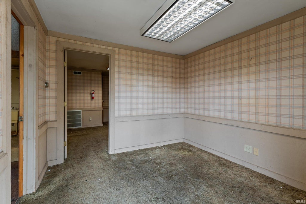 Photo of 113 W Fairview Avenue, South Bend, IN 46614 (MLS # 202632555)
